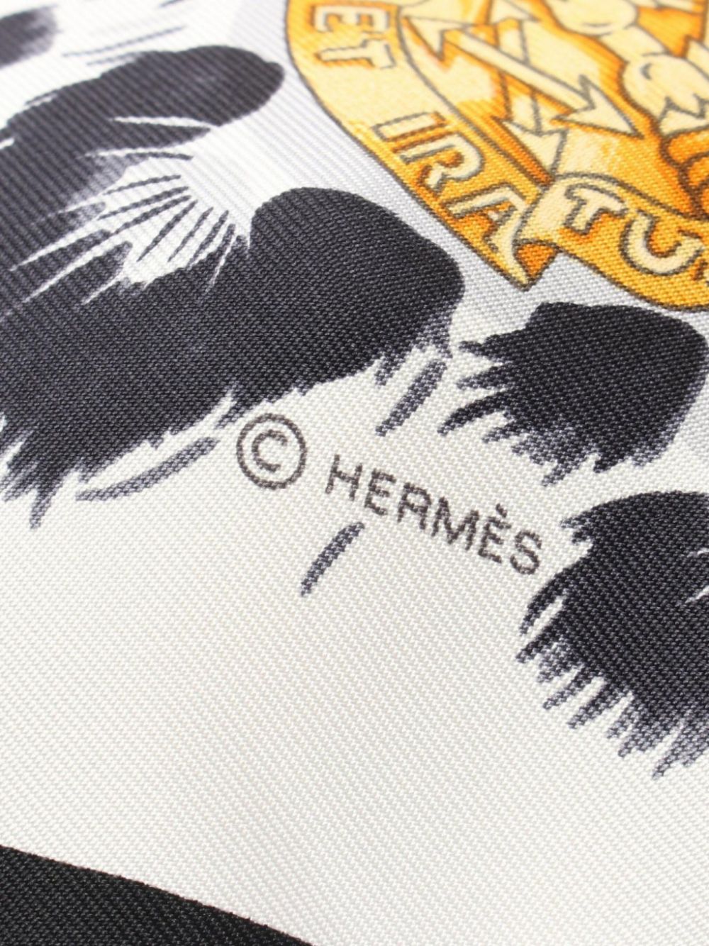 Hermès Pre-Owned 2010s Carre 90 Casques Et Plumets scarf - Wit