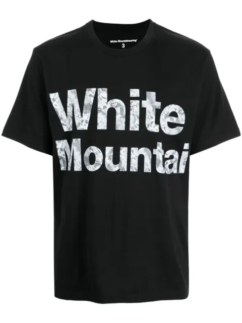 White Mountaineering playera con logo estampado
