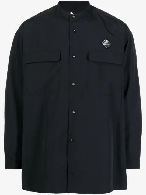 White Mountaineering chemise à patch logo