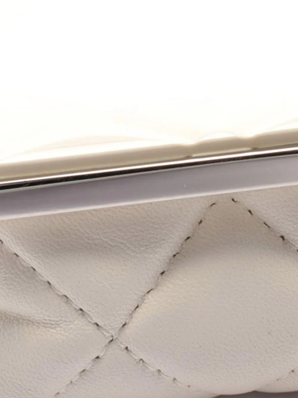 CHANEL Pre-Owned 2021 Lambskin Kiss Clutch with Chain crossbody bag | Image 7