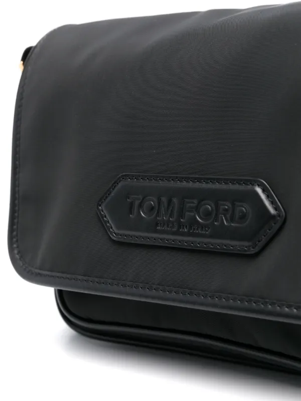 ★関税込★ TOM FORD ロゴ メッセンジャーバッグ TOM FORD】ロゴ リサイクルナイロン メッセンジャーバッグ