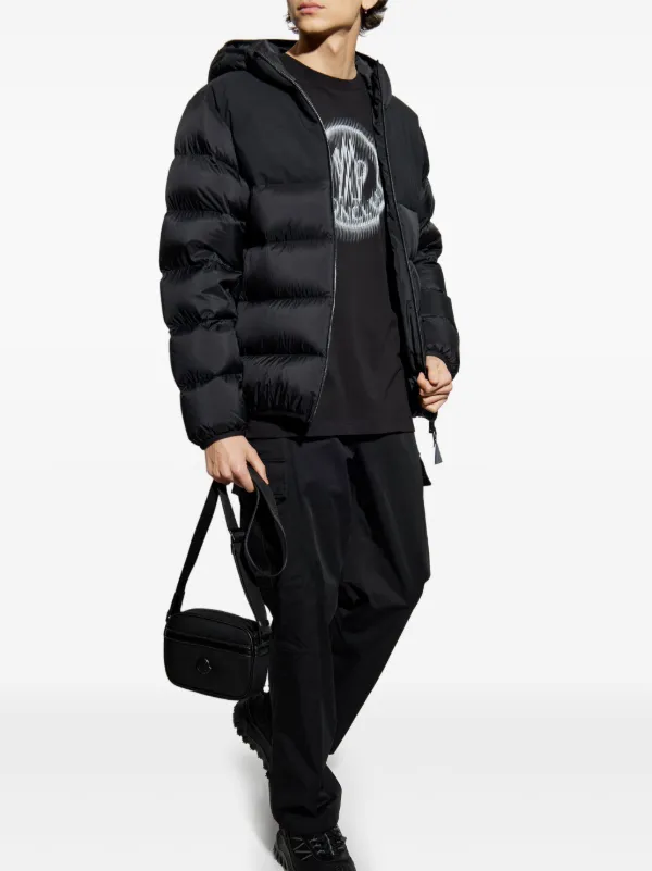 Moncler ロゴ Tシャツ | ブラック | FARFETCH JP