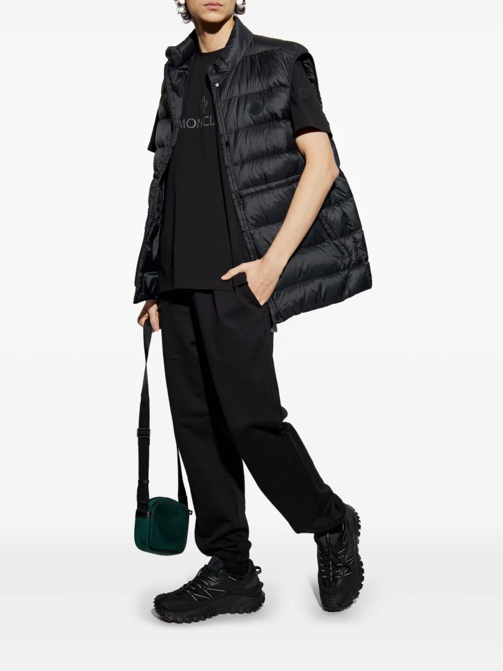 Moncler ロゴ Tシャツ | ブラック | FARFETCH JP