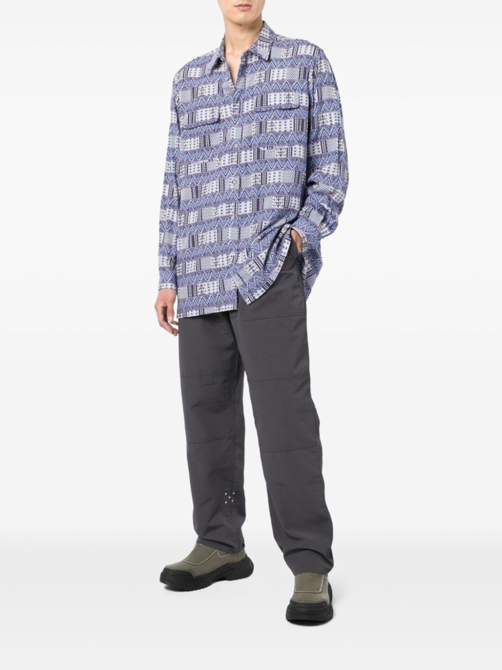 White Mountaineering patterned shirt - Blauw