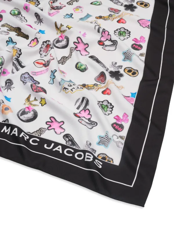 [MARC JACOBS] STICKER PRINT SCARF / 追跡可 Marc Jacobs Sticker-print Scarf | White | FARFETCH AO