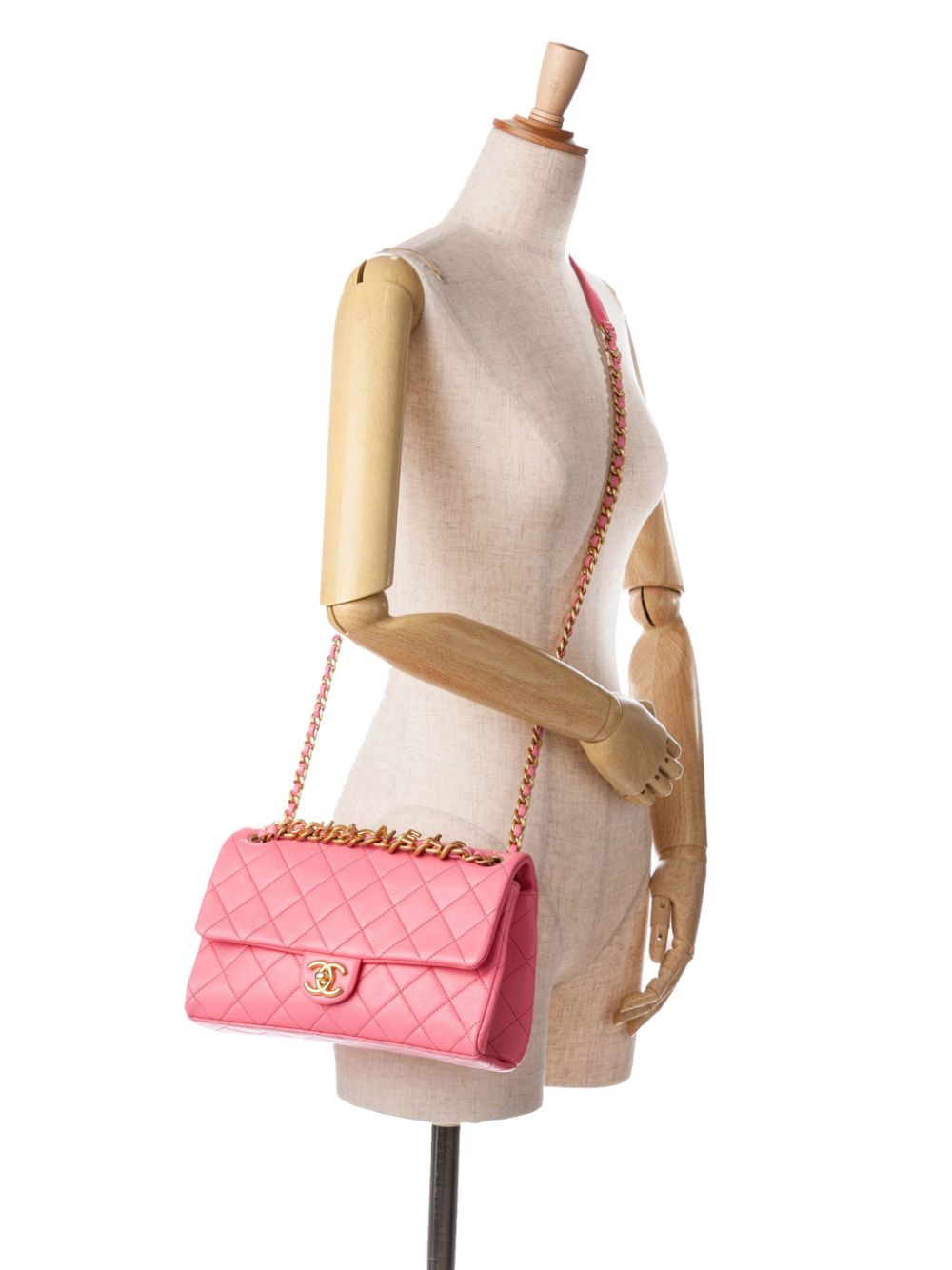 CHANEL Pre-Owned 2021-2024 Medium Quilted Lambskin Logo Letters Chanel Touch Chain Flap crossbody bag - Roze