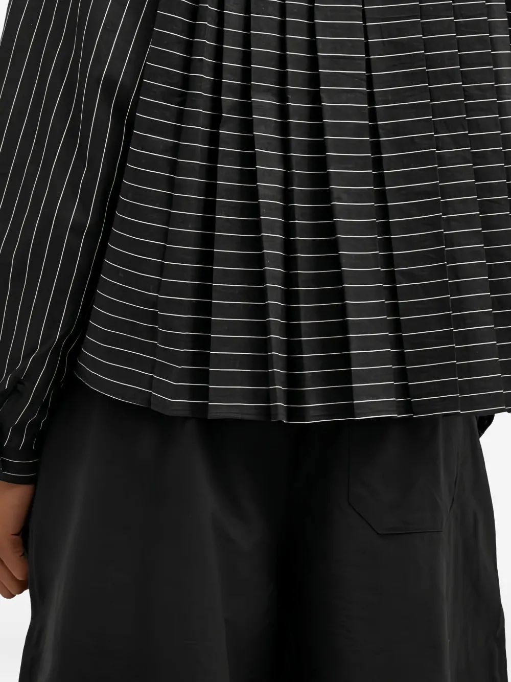 YMC pinstripe pleated shirt Zwart