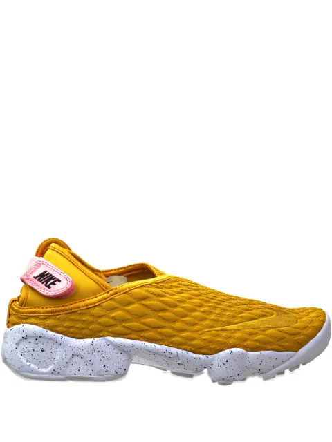 Nike Rift Wrap SE "Gold Dart" sneakers