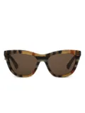 Burberry Code sunglasses - Brown