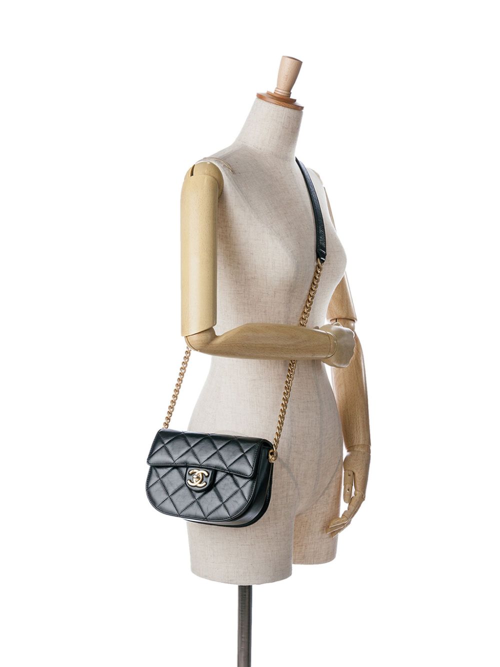 CHANEL Pre-Owned 2021-2024 CC gewatteerde kalfsleren Round Moon Messenger Flap crossbodytas - Zwart