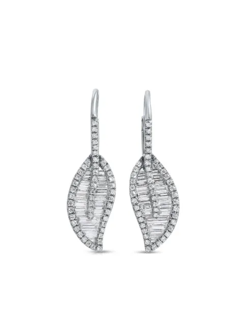 Anita Ko aretes largos en oro blanco de 18kt con diamantes