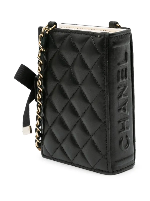 【シンプルな洗練】【CHANEL】Classic Card Holder Lambskin Classic card holder - Lambskin & gold-tone metal, black