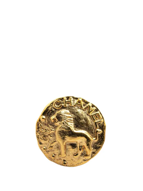 CHANEL Pre-Owned 1980-1990 Gold Plated CC Round Lion costume brooch