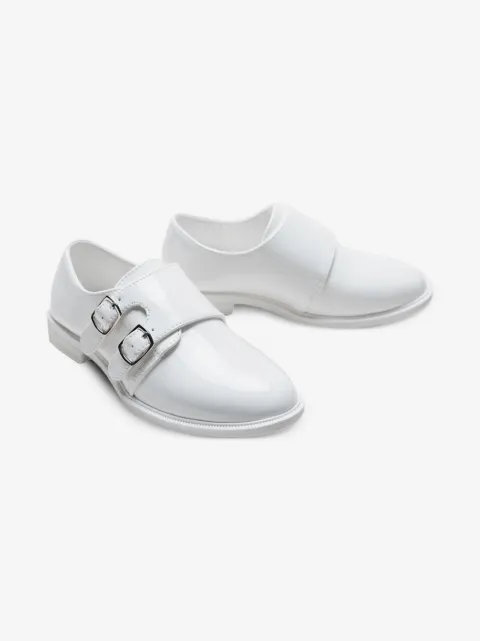 Moustache buckled shoes