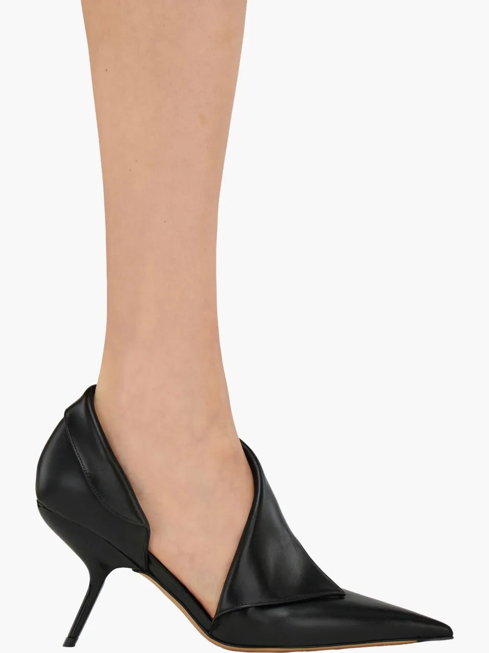 Ferragamo Black Pumps With Pointed Design And Side Opening Detail In Leather Woman In Black