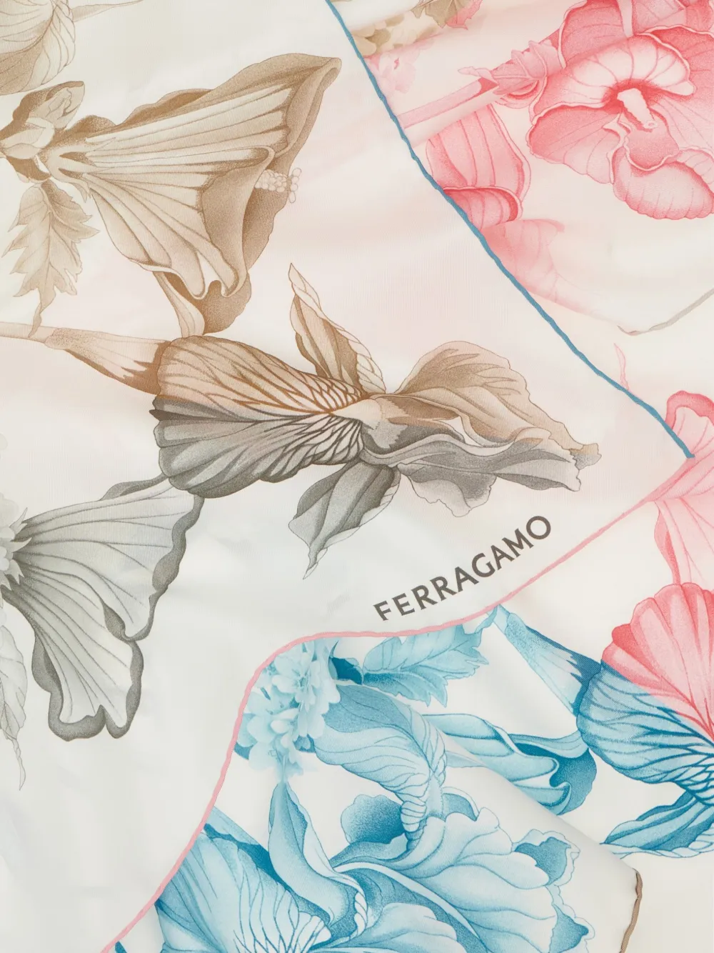 Ferragamo Zijden sjaal hortensia=print - Beige