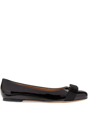 Ferragamo Varina フラットシューズ | ブラック | FARFETCH JP