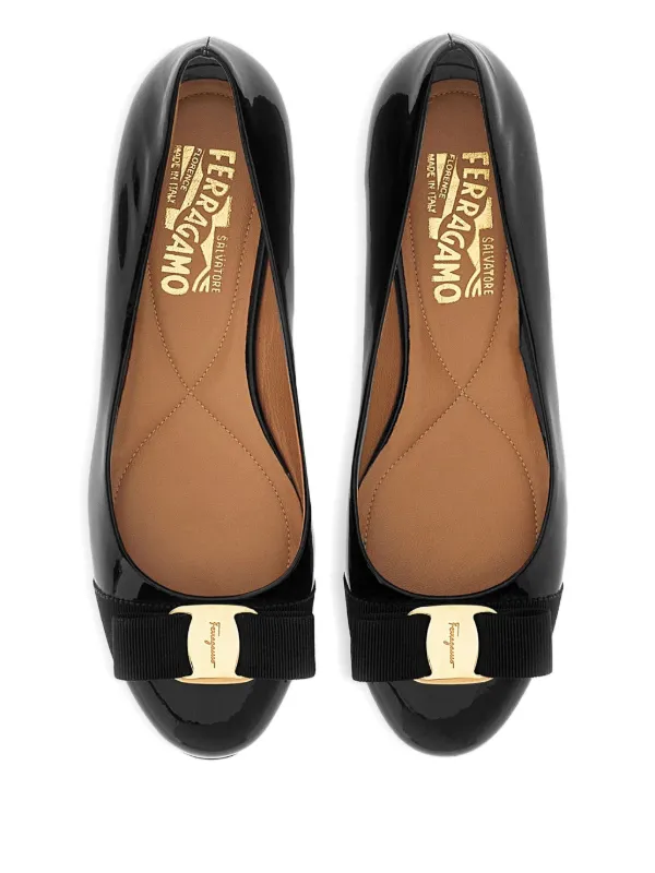 Ferragamo Varina フラットシューズ | ブラック | FARFETCH JP