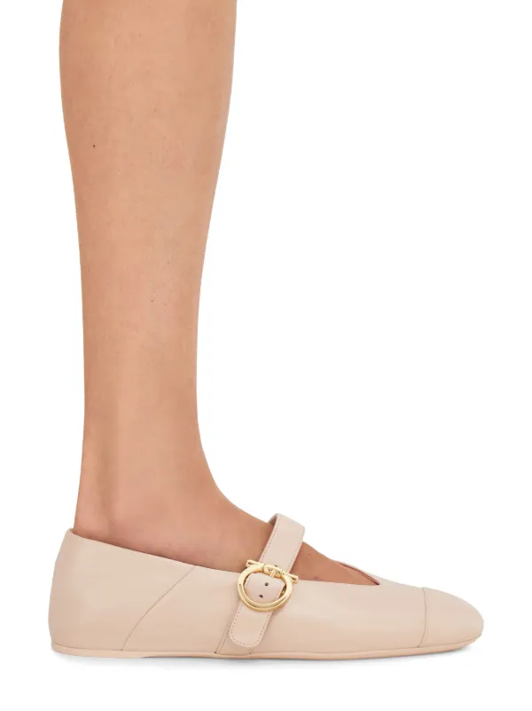 フェラガモフラットシューズ ゴールドバックル Ferragamo シアリング バックル フラットシューズ | ニュートラル