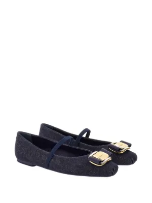 「FERRAGAMO」DANA サテン パンプス チェーン付き FERRAGAMO Dana chain-embellished satin pumps | NET-A-PORTER