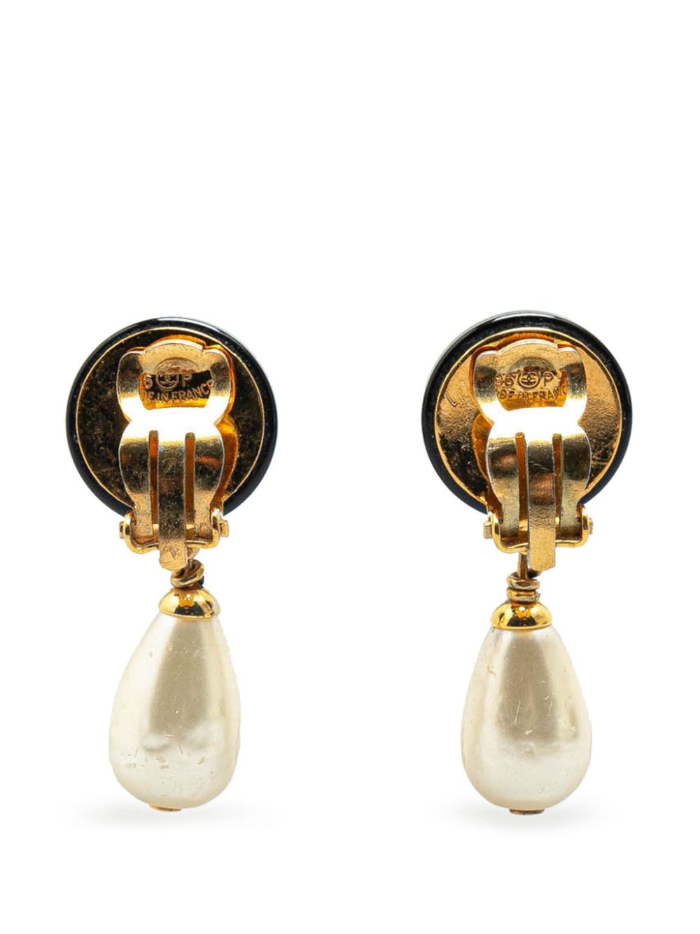 CHANEL Pre-Owned 1996 Gold Plated Faux Pearl CC Drop Clip On costume earrings - Goud