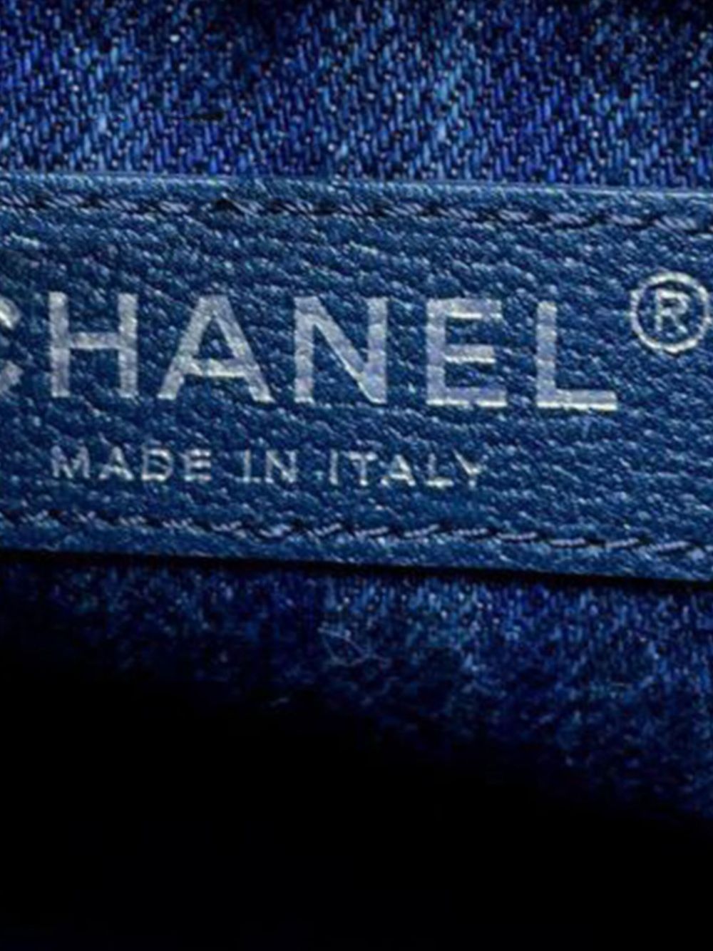 CHANEL Pre-Owned 2018 Medium Quilted Denim Jungle Stroll Hobo satchel - Blauw