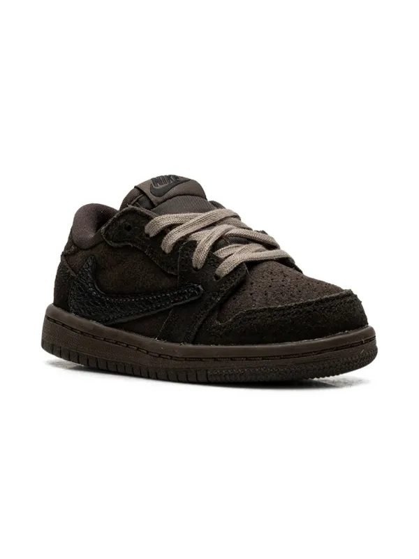 travis scott Jordan キッズ　kids ジュニア　Jr. Jordan Kids x Travis Scott スニーカー | ブラック | FARFETCH JP