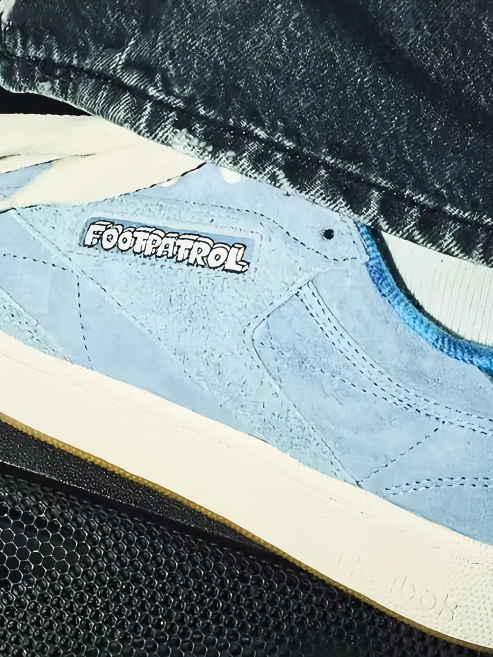 Reebok x Footpatrol Club C "Blue Denim" sneakers Blauw
