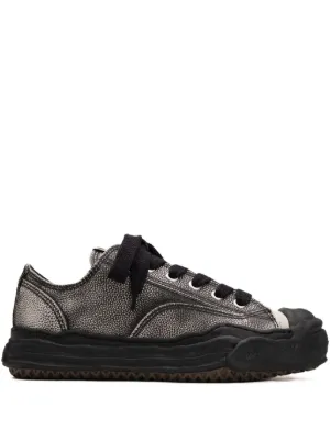 MMY スタッズ付き ブラックスニーカー Maison MIHARA YASUHIRO スタッズ スニーカー | ブラック | FARFETCH JP