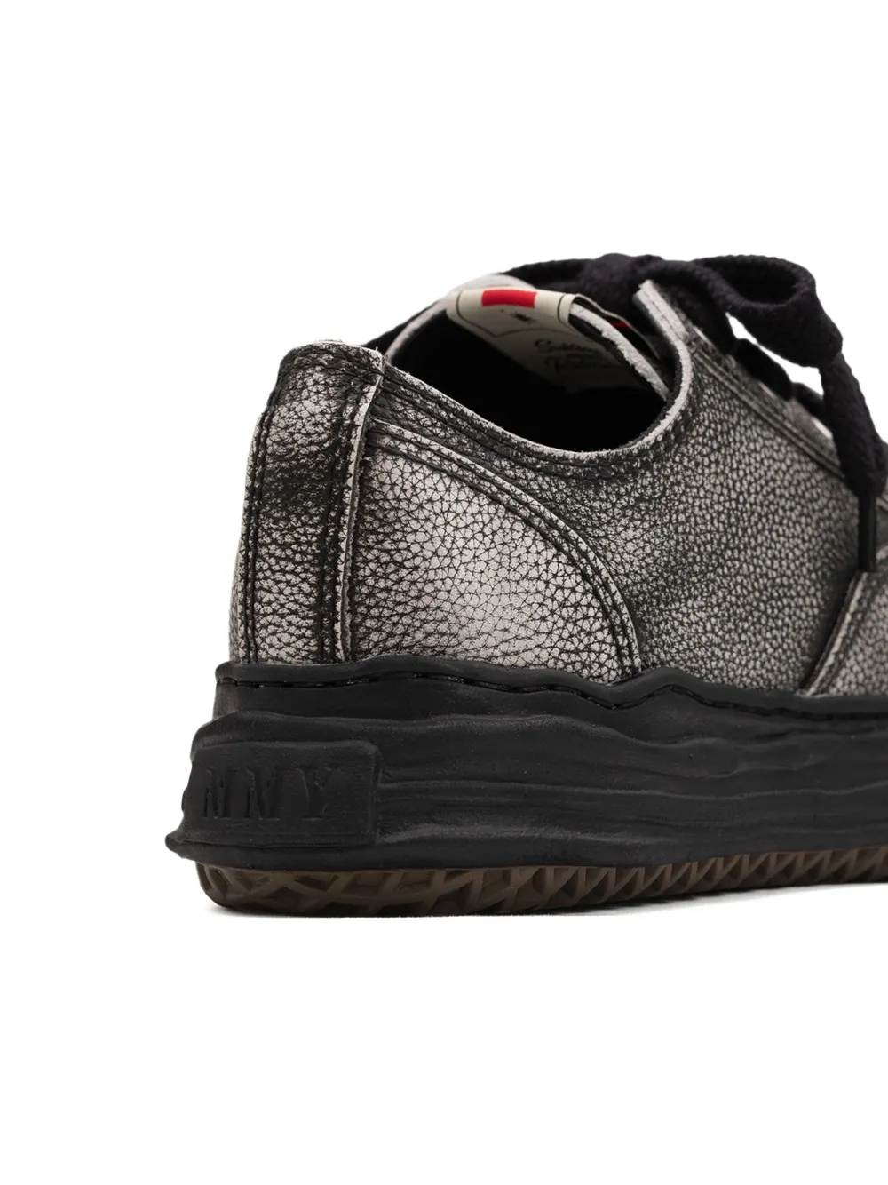 Maison MIHARA YASUHIRO Low-top sneakers van geborsteld leer Zwart