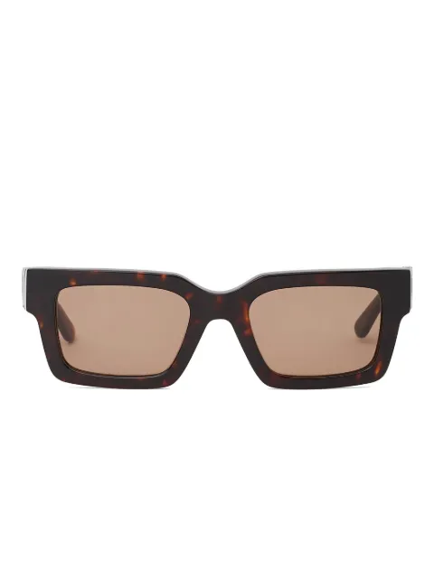 Karl Lagerfeld lentes de sol con logo característico