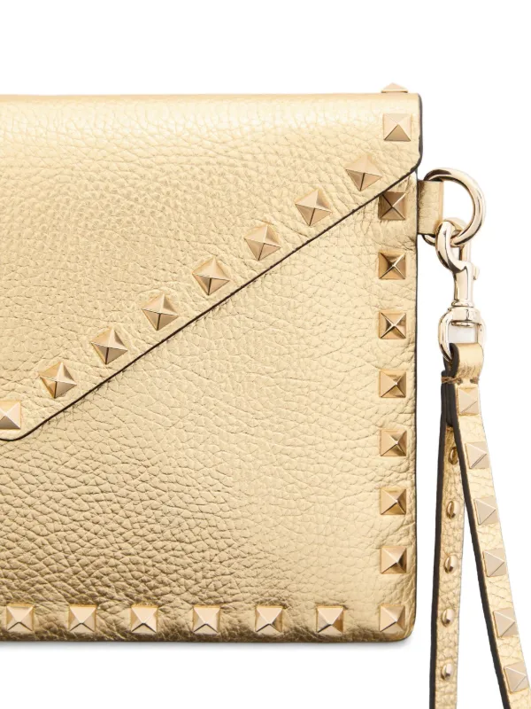 【関税＆送料込み】Valentino Garavani Clutches Valentino Garavani Red Rockstud Clutch ○ Labellov ○ Buy