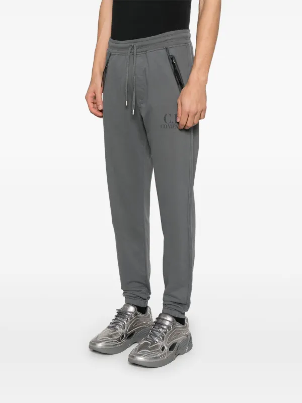 CP company【シーピーカンパニー】グレー　スウェットパンツ C.P. Company ロゴ スウェットパンツ | グレー | FARFETCH JP
