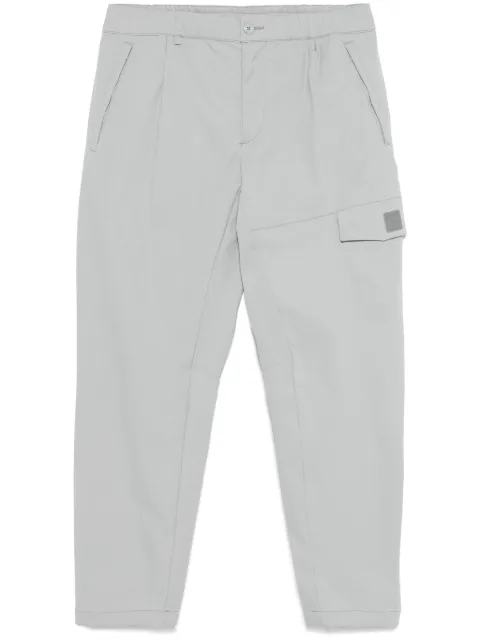 C.P. Company pantalones cargo con parche del logo