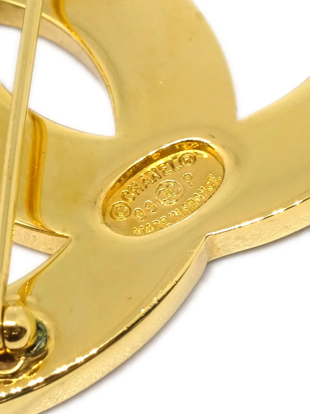 Pre-owned Chanel 1998 Cc Brooch In Gold