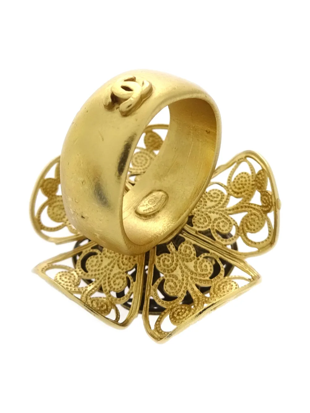 Pre-owned Chanel 2001 Cc Flower Ring In Gold