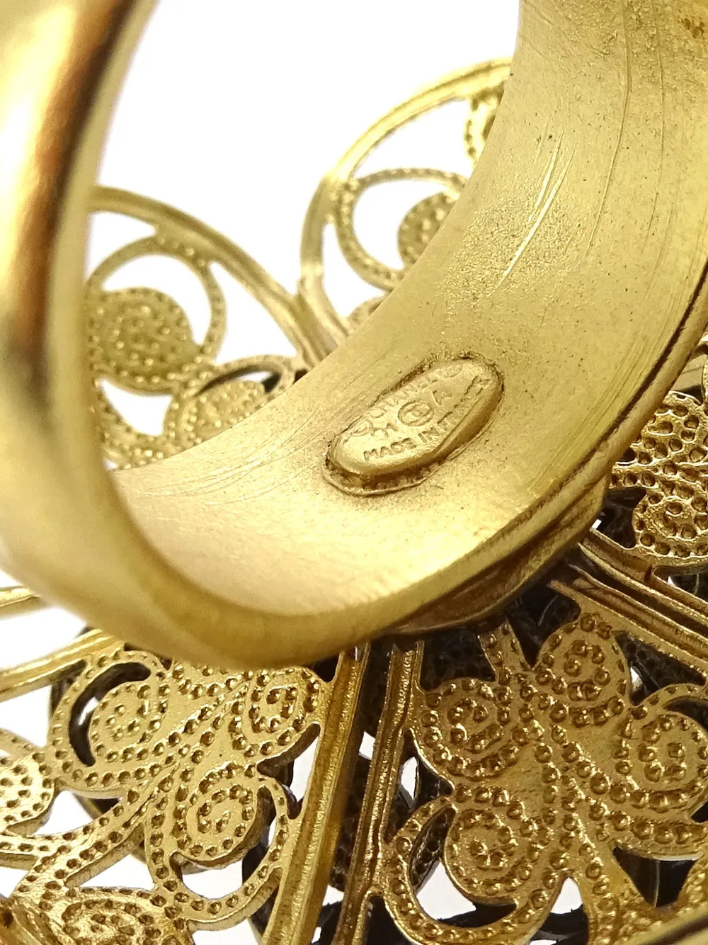 Pre-owned Chanel 2001 Cc Flower Ring In Gold
