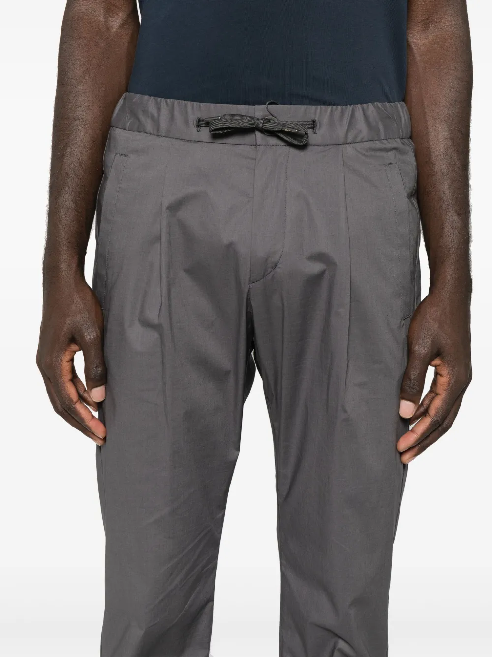Herno Broek met toelopende pijpen Grijs