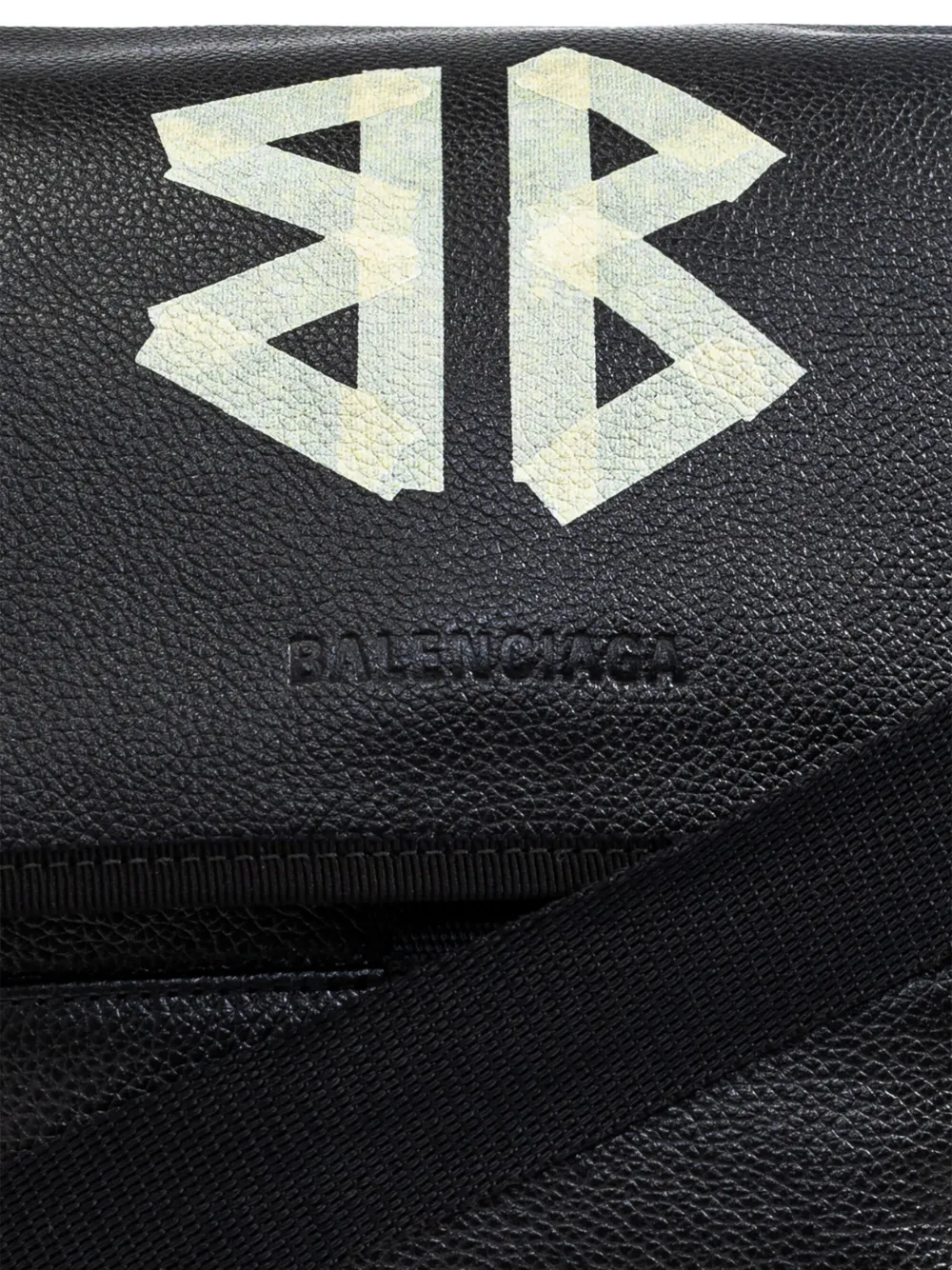 Balenciaga レザー メッセンジャーバッグ | ブラック | FARFETCH JP Balenciaga レザー メッセンジャーバッグ | ブラック | FARFETCH JP