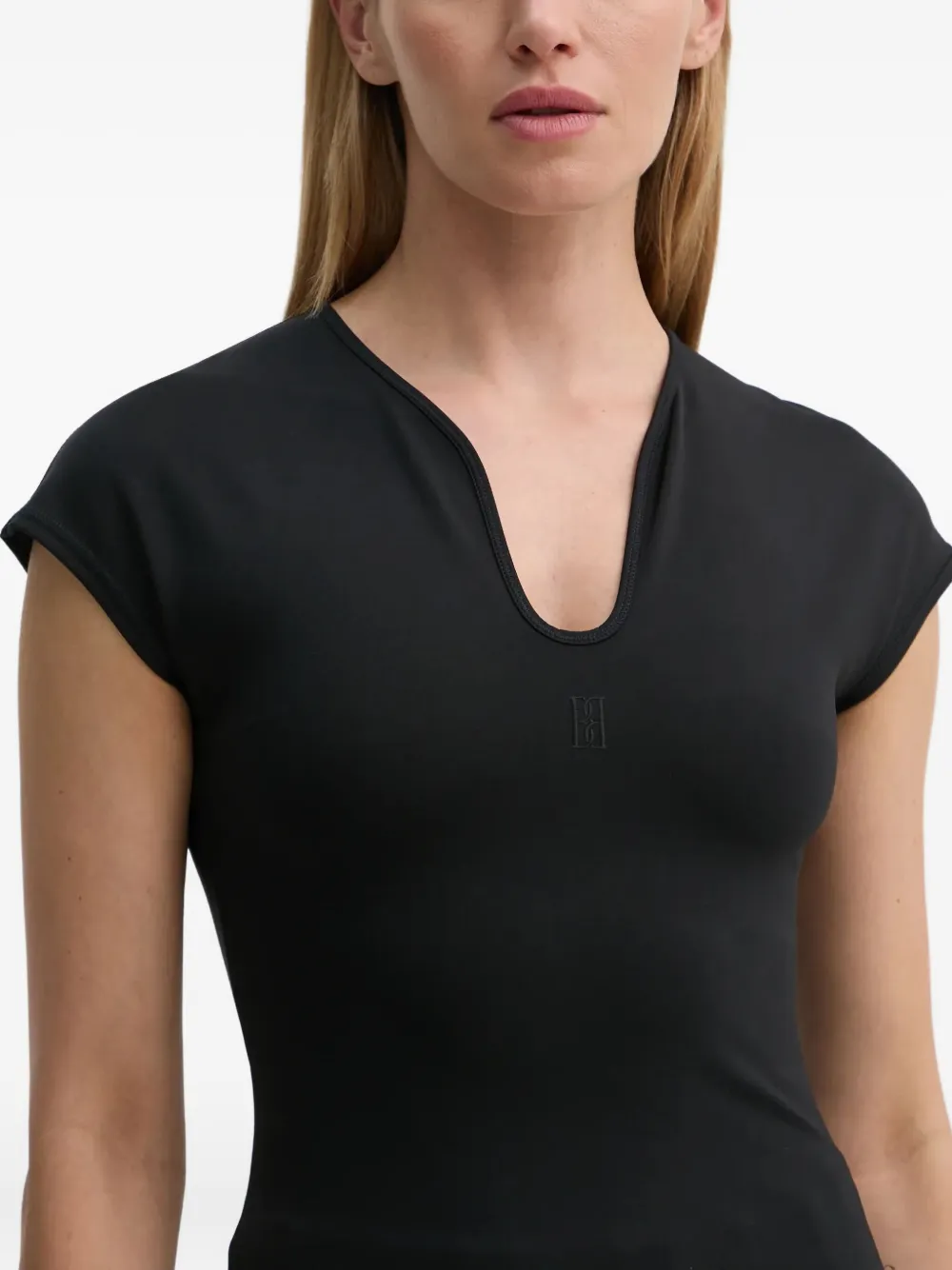 By Malene Birger Venazia top met V-hals en logo Zwart