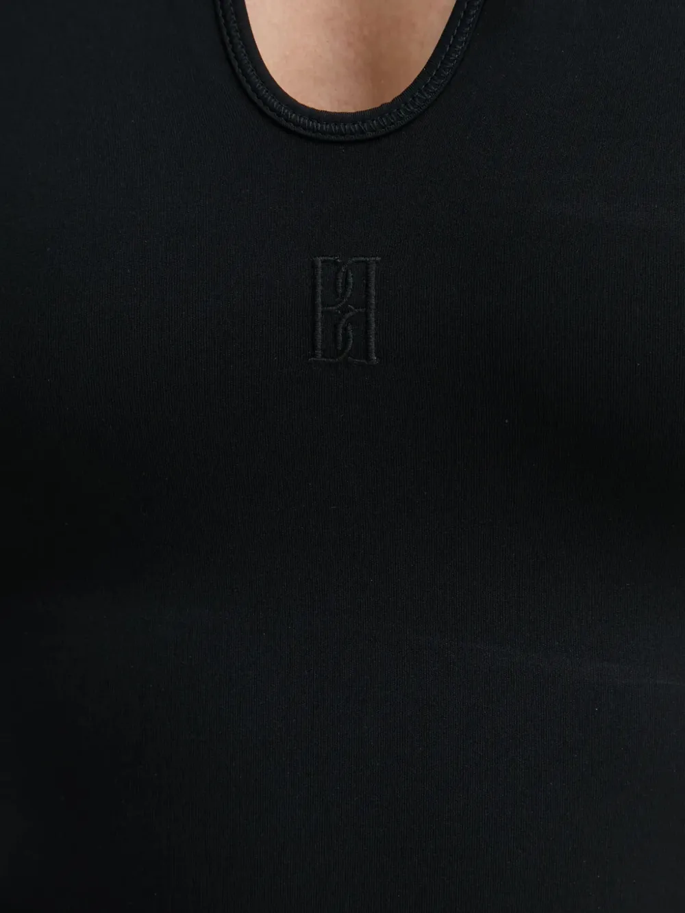 By Malene Birger Venazia top met V-hals en logo Zwart