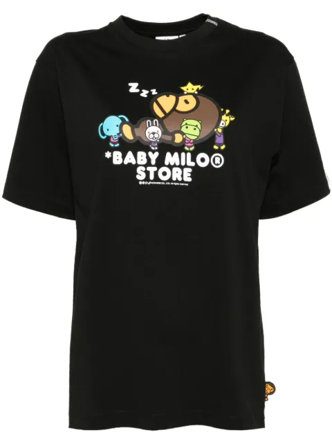 *BABY MILO® STORE BY *A BATHING APE® playera con estampado gráfico