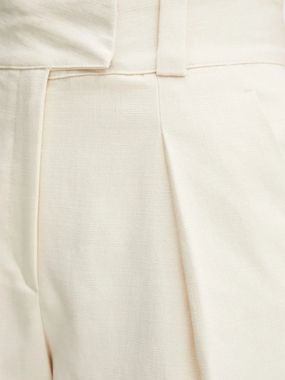 Ivy & Oak Pleated High-waisted Shorts In White