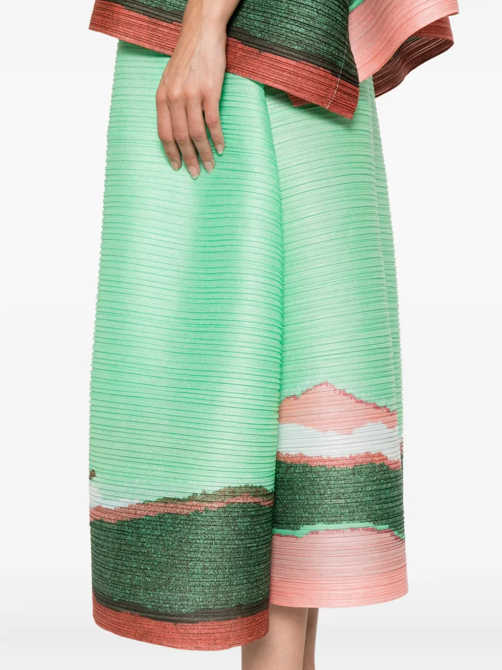 Pleats Please Issey Miyake Grainy Color printed midi skirt Groen