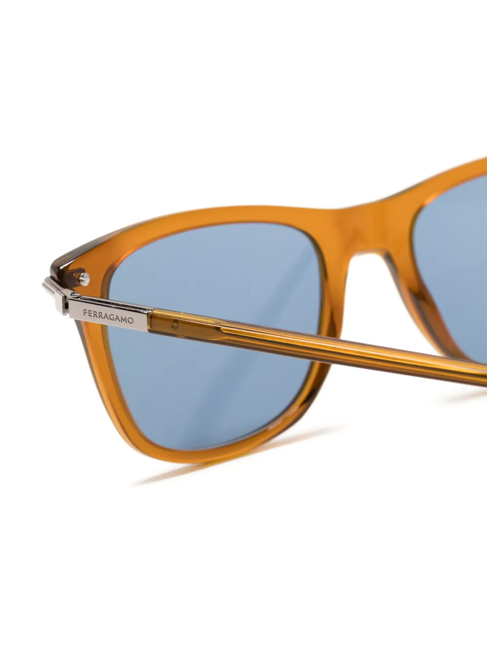 Ferragamo SF2028S zonnebril met vierkant montuur Bruin