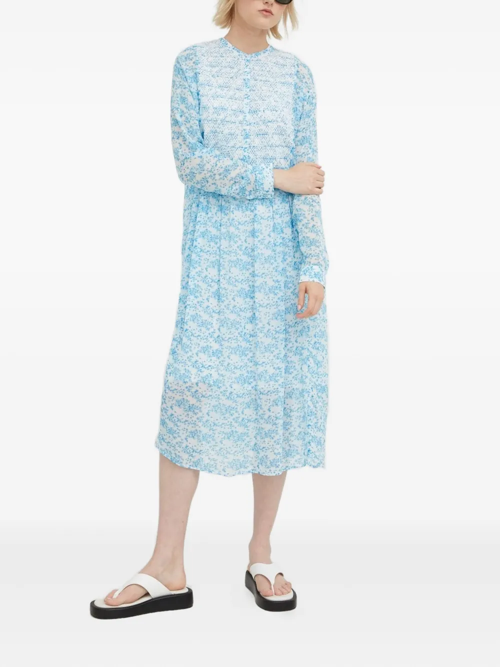 SAMSOE SAMSOE smocked floral-print dress - ブルー SAMSOE SAMSOE smocked floral-print dress - ブルー