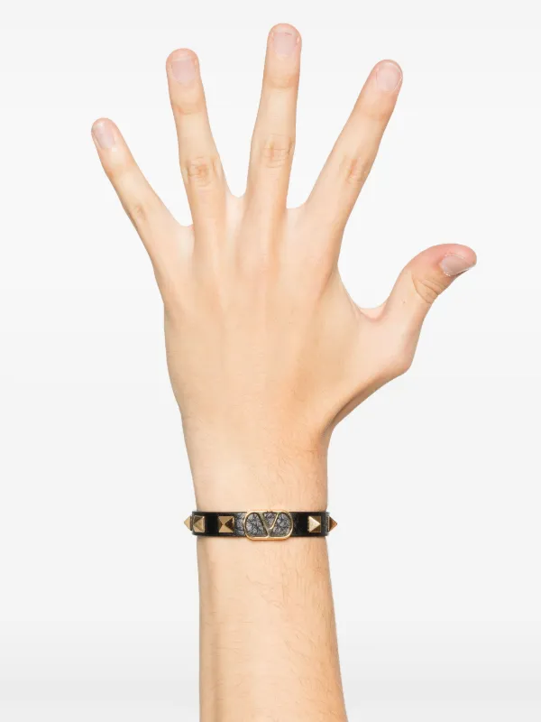 【関税&送料込み】Valentino Garavani Vlogo Signature Brace Valentino Garavani Vlogo Signature Bracelet | Black | FARFETCH