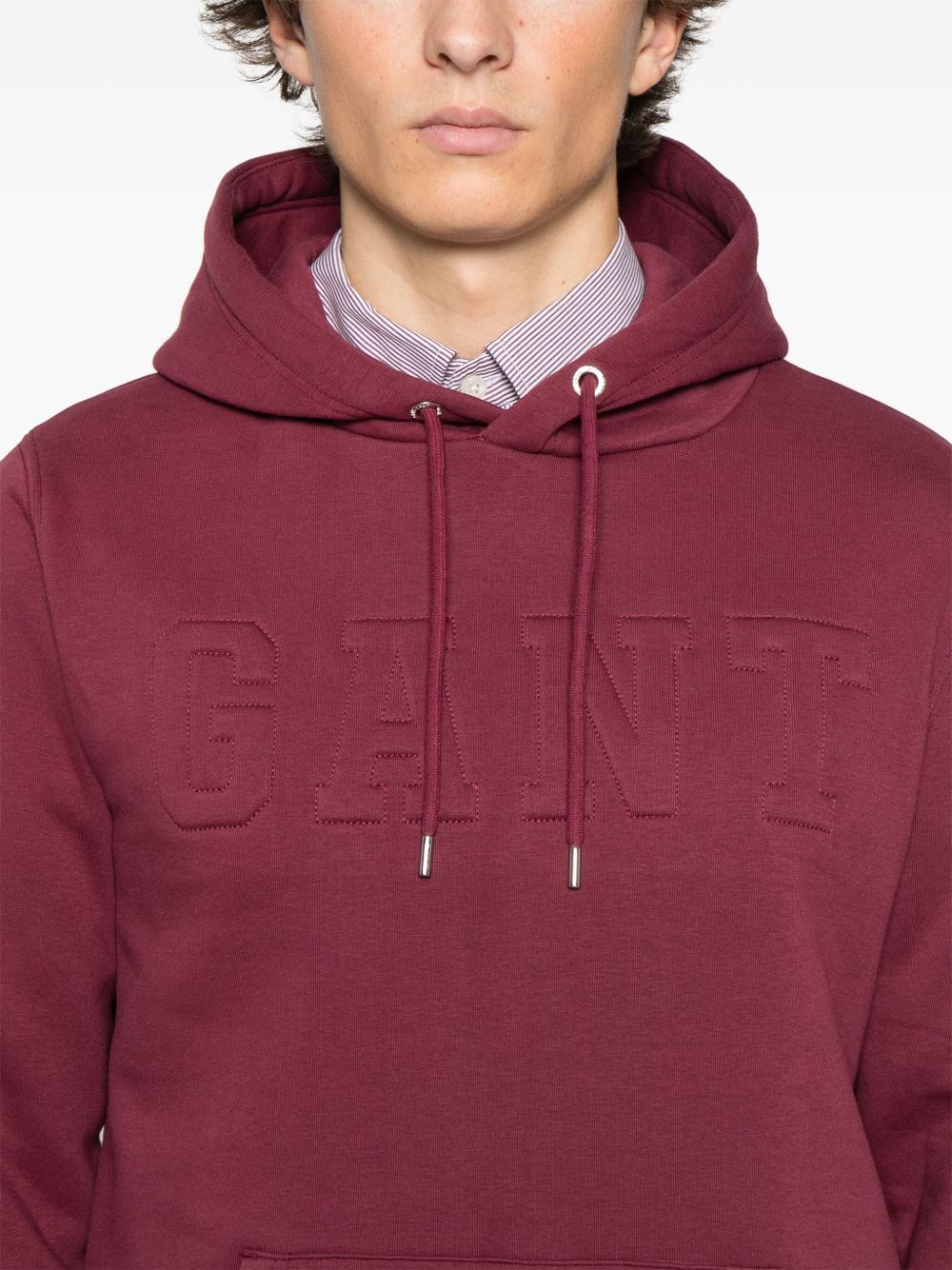 GANT EMBOSSED-LOGO HOODIE