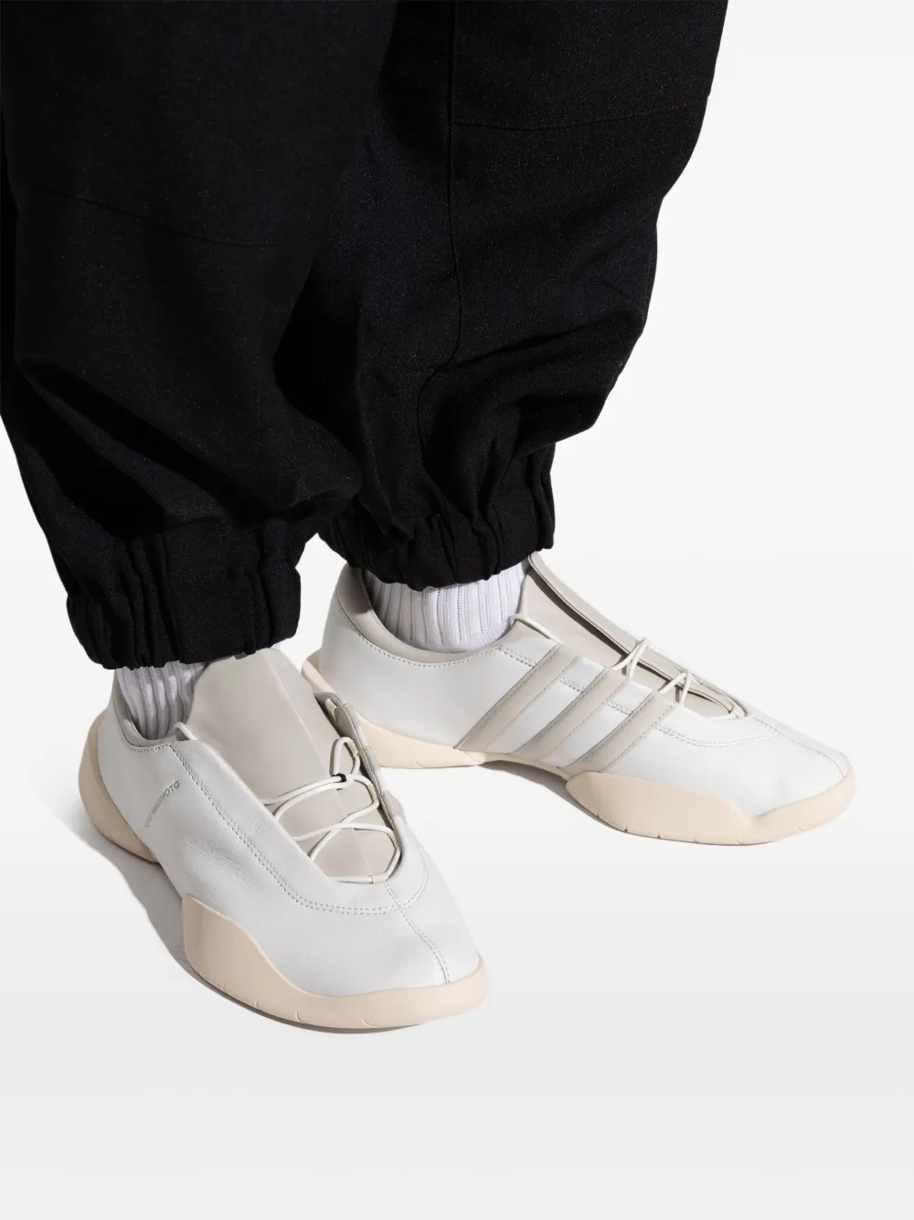 【送料&関税込】Y-3 Regu Sneakers In Beige Leather And Fabri Y-3 Regu Sneakers In Beige Leather And Fabric In White