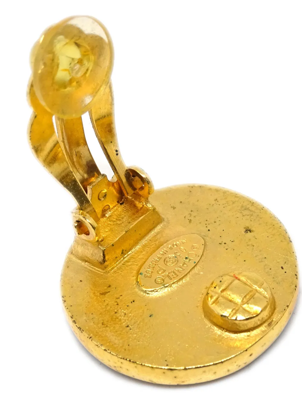 Pre-owned Chanel 2003 Button Clip-on Earrings In Gold